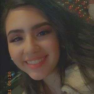 Meet your Posher, Marcela